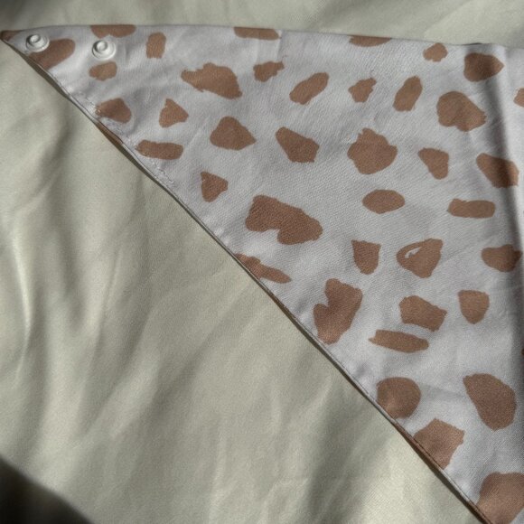 NWT Blush & Fluff Strawberry Cow Print Dog Bandana, White and Pink, Size M - Picture 4 of 16